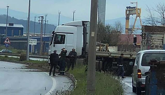 Orta refüje çıkarak durabildi…