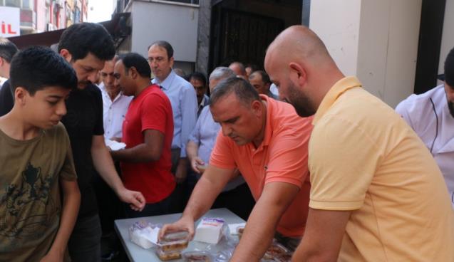 Çebi Grup bin kişiye aşure dağıttı