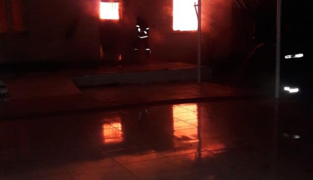 Çaydeğirmeni beldesinde iş yeri kundaklandı