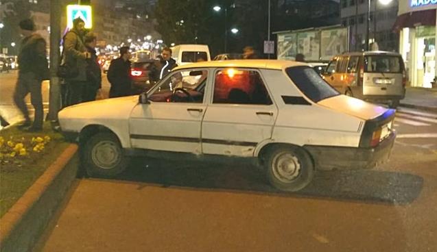 Arabayı çarptı… Korkup kaçtı…