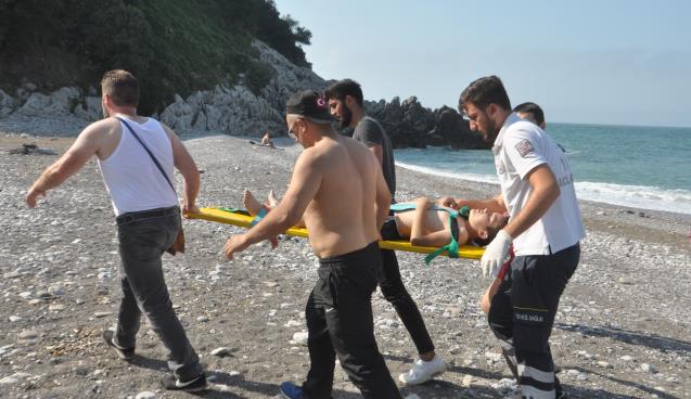 Arkadaşlarıyla yüzerken boğulma tehlikesi geçirdi 