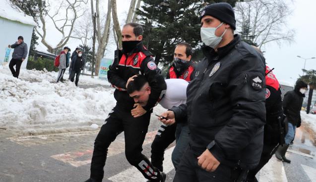 Bilet parasını ödemedi.