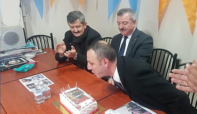 Alan'a sürpriz doğum günü kutlaması