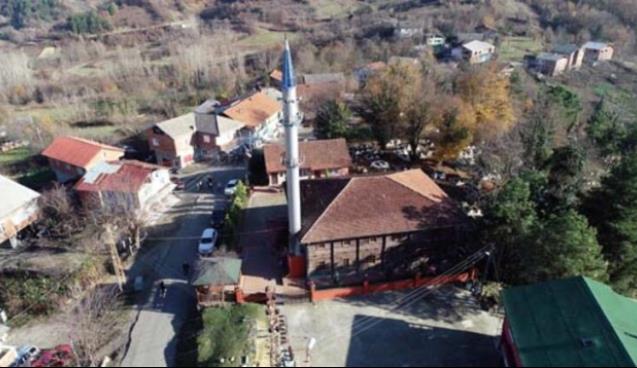 Bu cami zamana meydan okuyor...