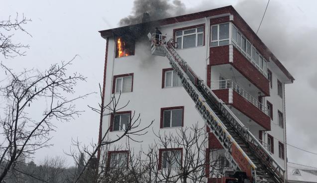 Alaplı'da şiddetli hortum yangın çıkarttı