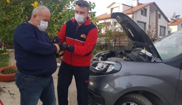 Bakın araç motoruna ne girdi