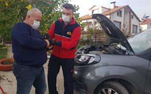 Bakın araç motoruna ne girdi