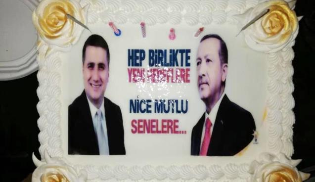 YÖNETİM KURULU ÜYELERİNDEN BAŞKANA JEST