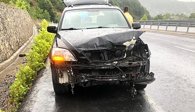 BARİYERLERE ÇARPTI