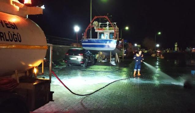 BELEDİYE BOZHANEYİ YIKADI, BALIK KOKUSU GİDERİLDİ