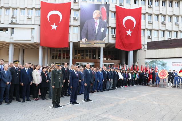 Cumhuriyetin ilk vilayeti Ata'sını andı
