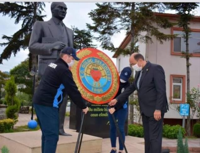 Demirtaş 10 Kasım'da çelenk koydu.