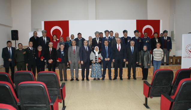 Devrekli Kıbrıs Gazileri madalya töreninde bir arayageldiler