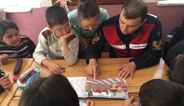 Trafik haftasında miniklere eğitim...