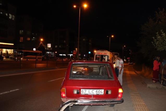 Kamyonet çarptı, Otomobil kaldırıma çıktı…