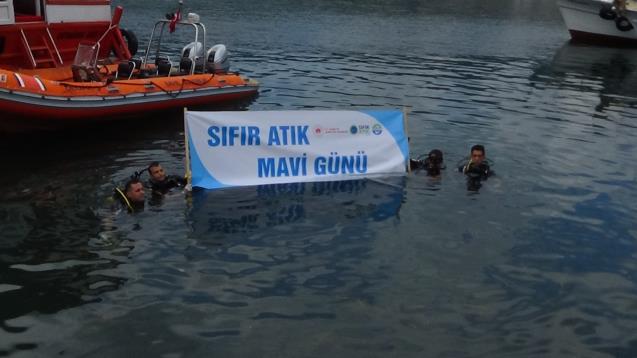 Denize bu kez temizlik için daldıla