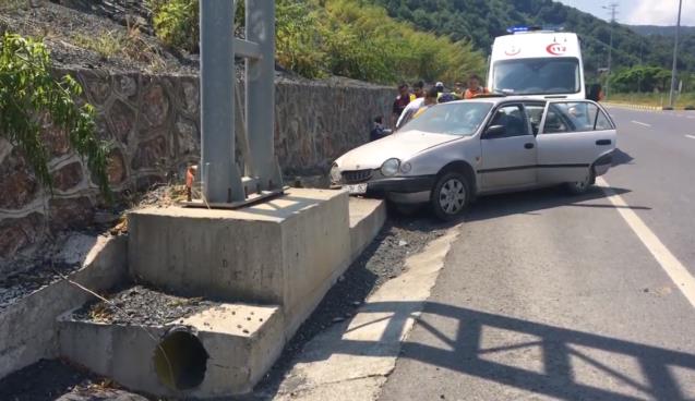 Direğe çarpan araçta ki 4 kişi yaralandı…