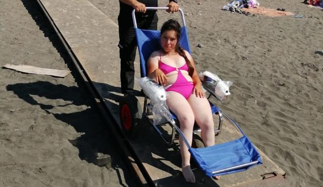 BELEDİYE PLAJINA ENGELLİ RAMPASI YAPILDI