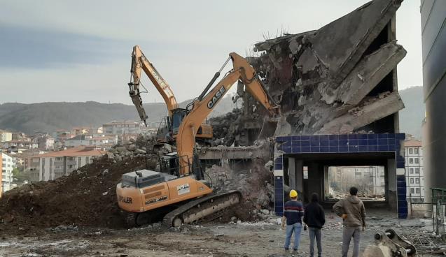 KDZ. EREĞLİ, METRUK BİNALARDAN TEMİZLENİYOR