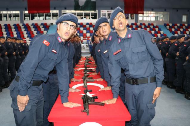 Jandarma, "Karşınızda korkusuz Mehmetçik var"diye yemin etti