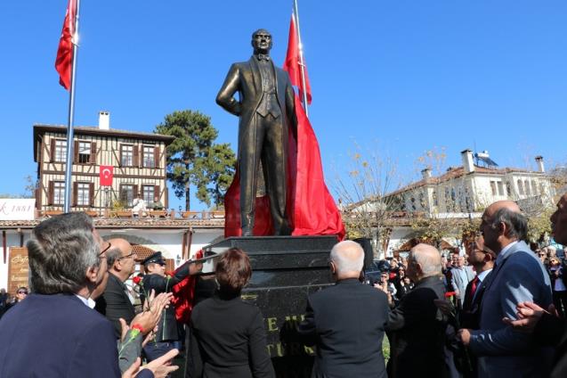 Safranbolu Köyiçi Meydanı'nda Atatürk heykeli açıldı