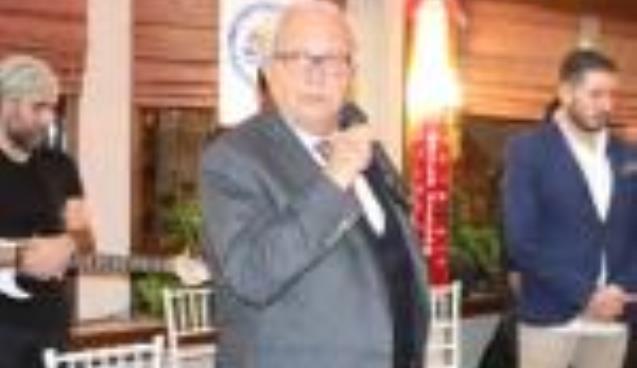 Günün anısına akşam yemeğinde buluştular...