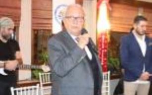 Günün anısına akşam yemeğinde buluştular...