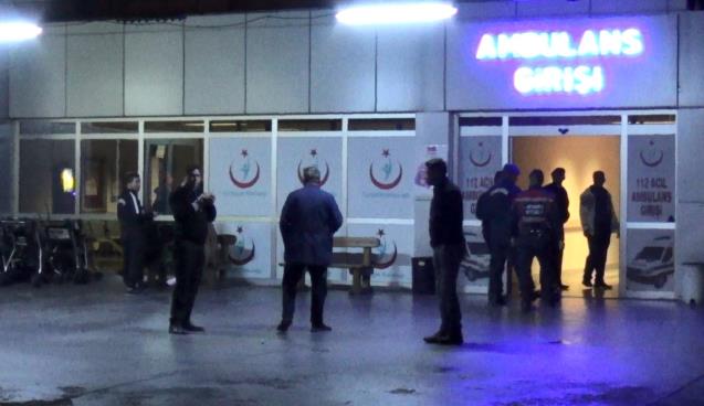 Elleri kelepçeli mahkum jandarmanın elinden kaçtı