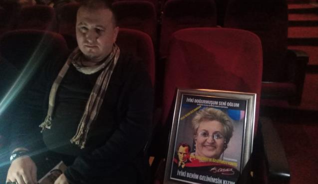  Annesinin anısını yaşatmak için her oyunda 