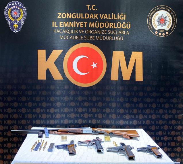 Ruhsatsız silah ticareti yapan 9 şüpheli gözaltında