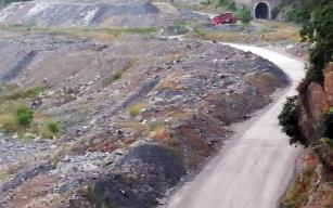 Sahile hafriyat döken kamyona ceza 