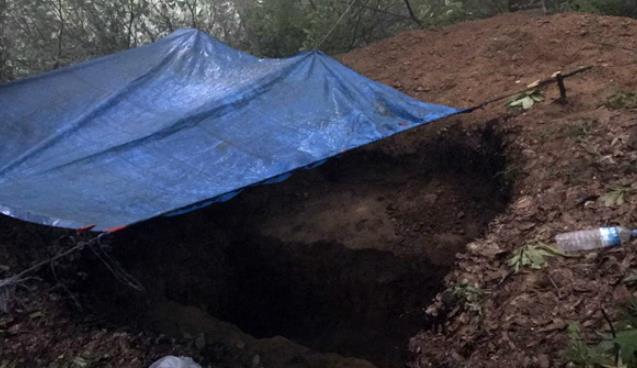 Defineciler kazı alanında suçüstü yakalandı