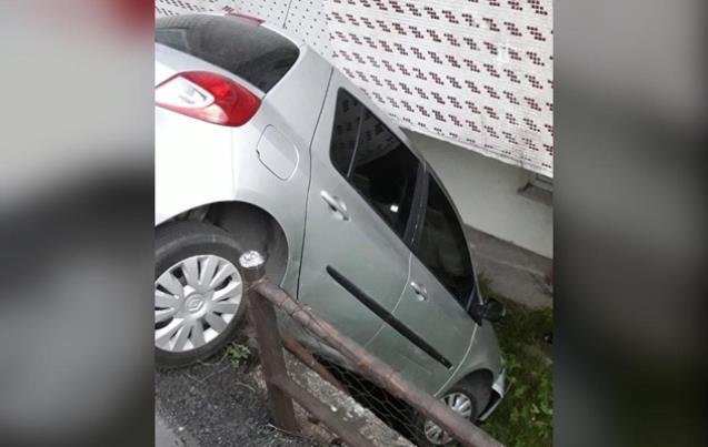 Fren yerine gaza bastı!.. 2 yaralı!..