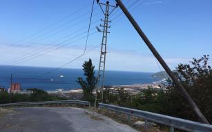 TELEKOM DİREĞİ ÖLÜM SAÇIYOR