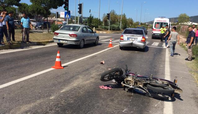 Motosiklet otomobile çarptı: 1 yaralı