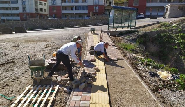 Kaldırım çalışmaları devam ediyor