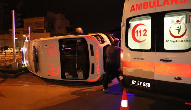 Zonguldak’ın Ereğli ilçesinde otomobille 112 ambulans