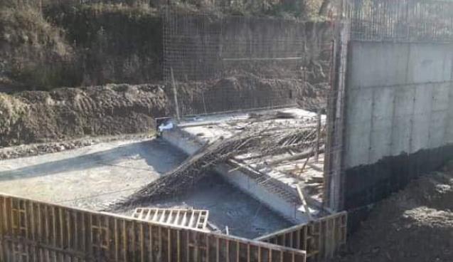 İskele devrildi, 3 işçi yaralandı