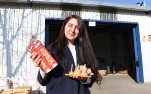  (Özel) Kadınlar ekmeğini keresteden çıkarıyor