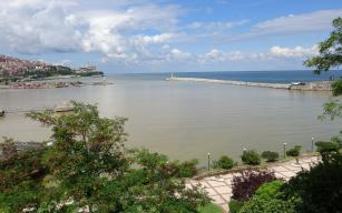 Zonguldak'ta deniz yağmurun ardından çamur rengine boyandı 