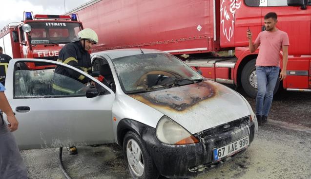 Seyir halindeki araç alev aldı 