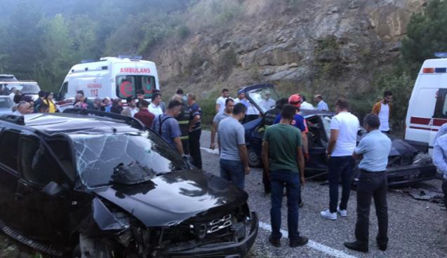 Trafik kazası: 1 ölü, 2 yaralı