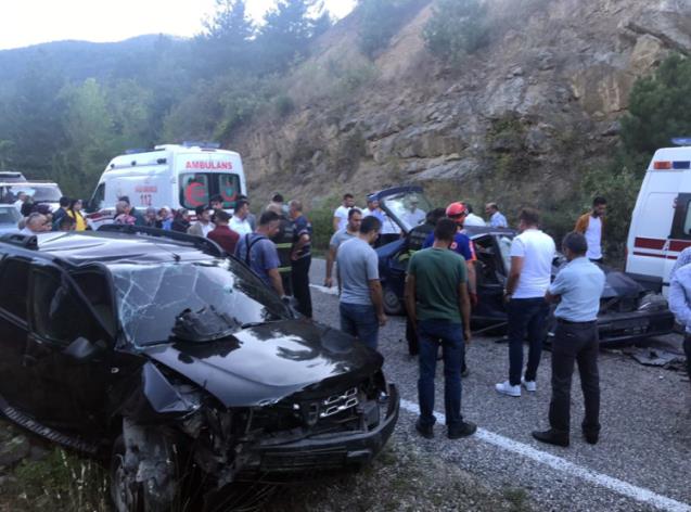 Trafik kazası: 1 ölü, 2 yaralı