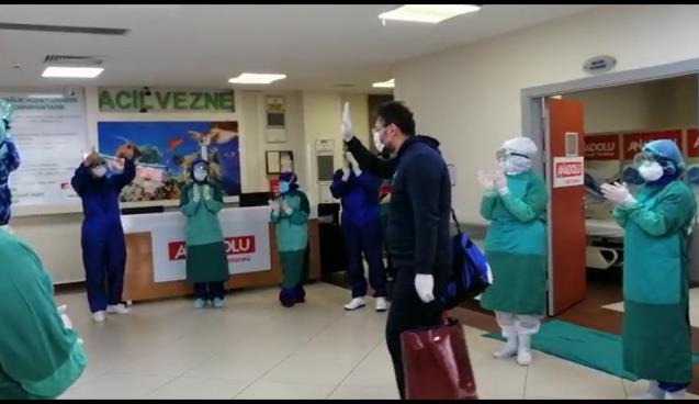 ALKIŞLARLA TABURCU OLDU