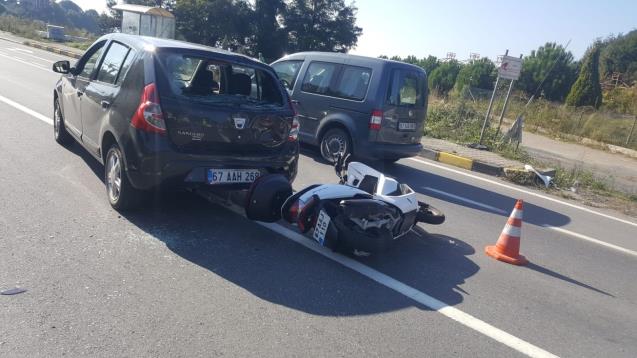 Motosiklet ile otomobil çarpıştı: 2 yaralı