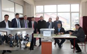 Madenci sandık başında...