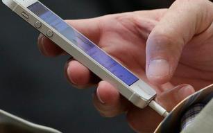 Okul Yönetimi telefona el koydu..