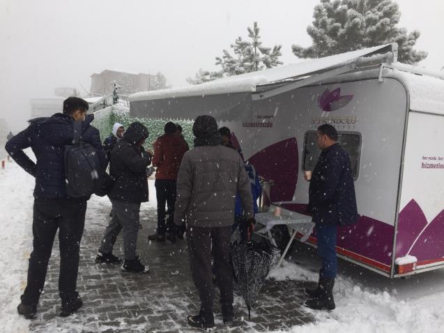 Çorba ikramı kar altında da devam ediyor
