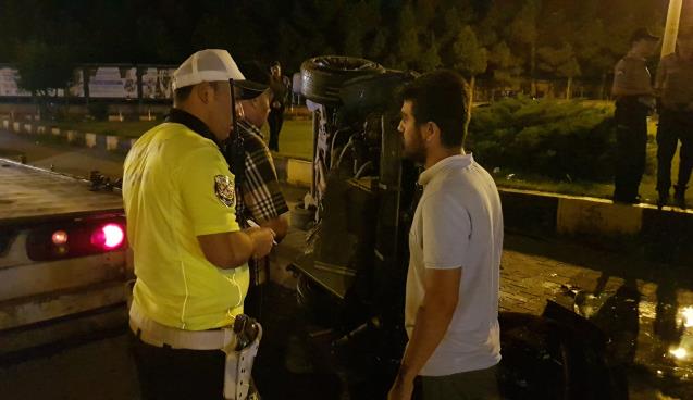 Kaza yaptığı otomobili bırakıp kaçtı 