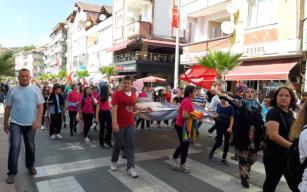 Teslim edilmeyen okulları için yürüdüler